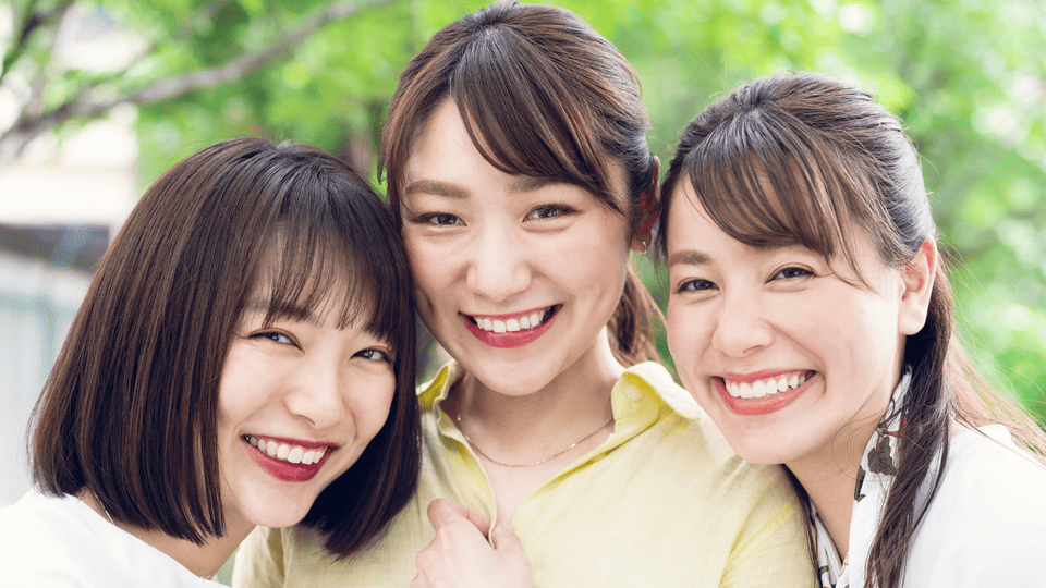 笑顔の女性たち